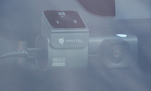 ak-navitel-r66-zvenku_2